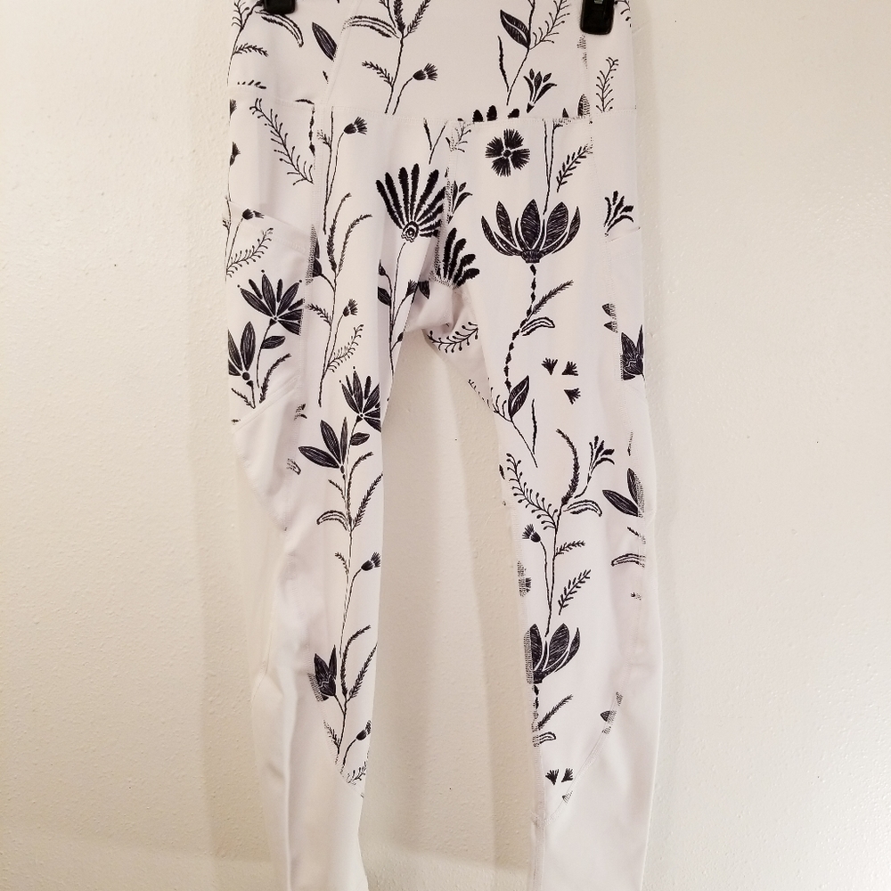 Layer 8. Floral print leggings with mesh detail and pockets on legs
